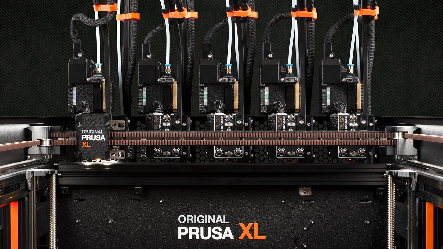 Original Prusa XL takım değiştirici ve Nextruder baskı kafalarının yakın görünümü
